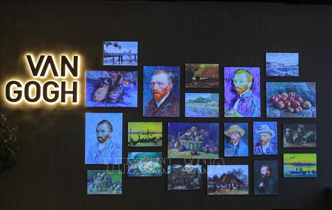 Triển lãm kể lại di sản của danh họa Vincent Van Gogh theo cách sống động, gần gũi. (Ảnh: Khánh Hòa/TTXVN)